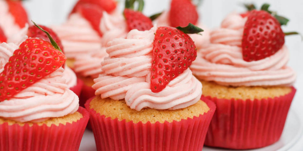Vanilla cupcakes with strawberry
